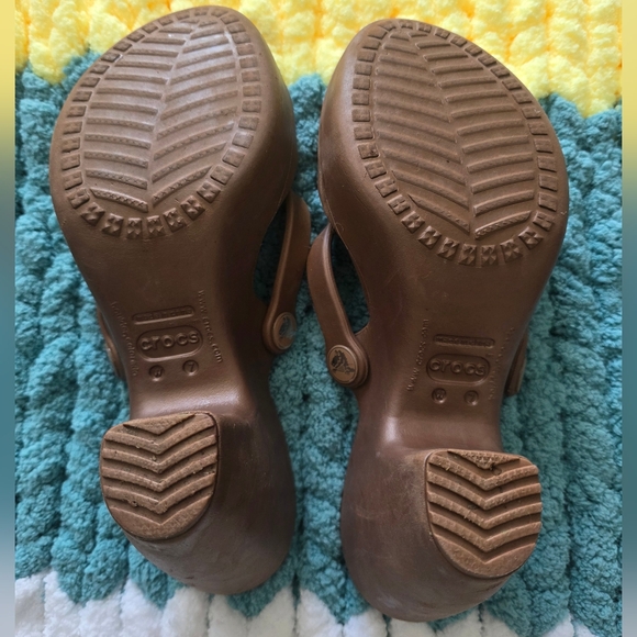 CROCS Women's Brown Clog Sandals - Picture 5 of 6